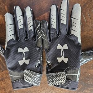 Under Armour Youth Football Gloves Black and Gray